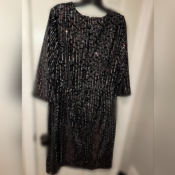 Velvet Sequins Midi Dress - Picture 2 of 4